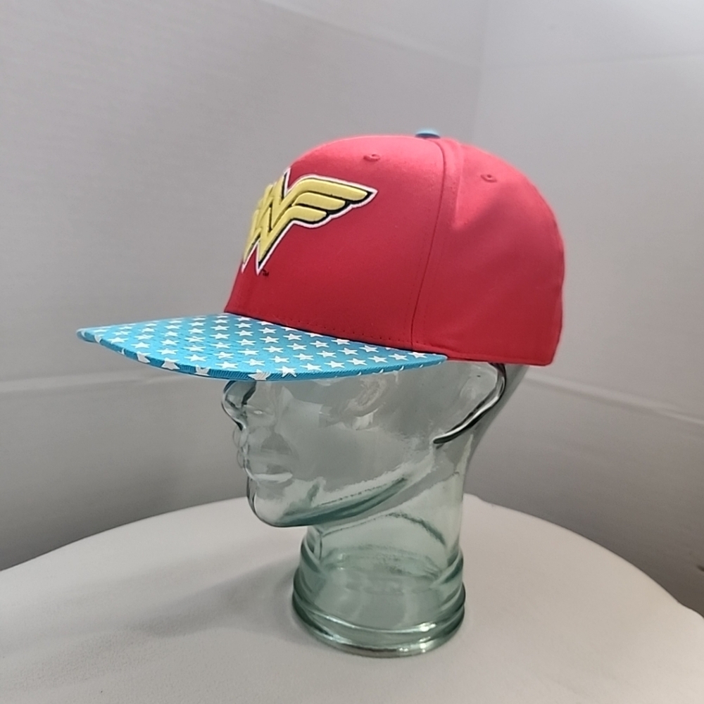 DC Comics Vibrant Red Cap - Picture 7 of 9